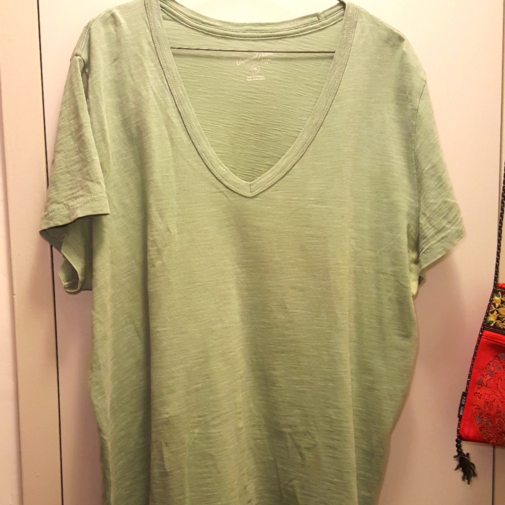 💜3/$21 Short-sleeved 2X green tee